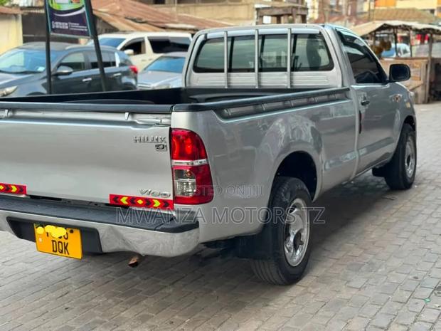 Toyota Hilux 2013 Silver