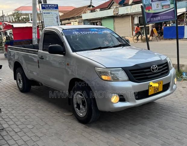 Toyota Hilux 2013 Silver