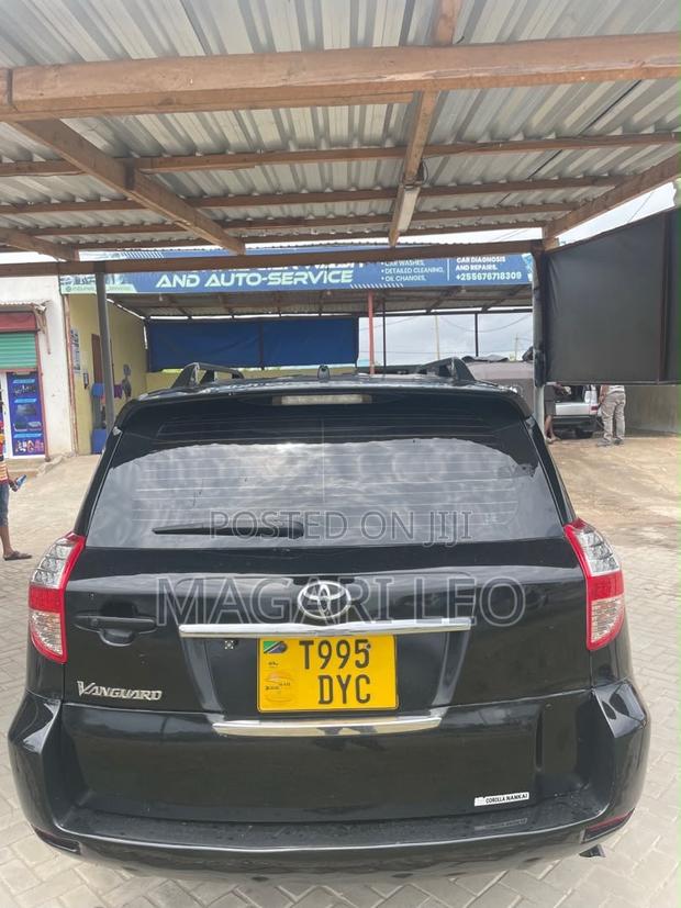 Toyota Vanguard 2010 Black
