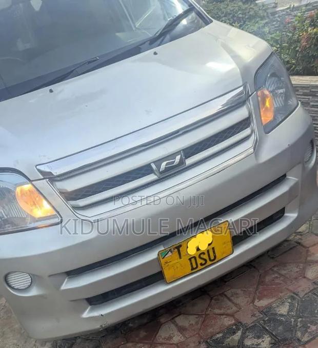 Toyota Noah 2005 Silver
