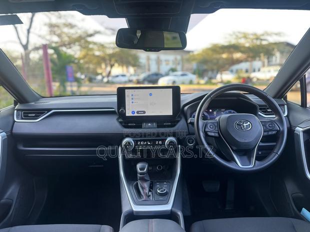 Toyota RAV4 2023 Silver