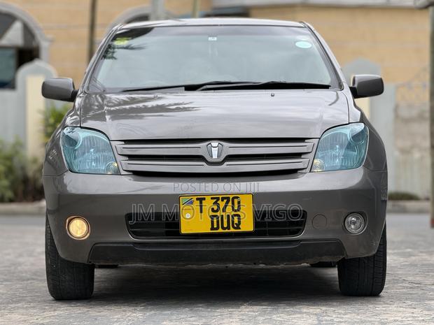 Toyota IST 2005 Gray