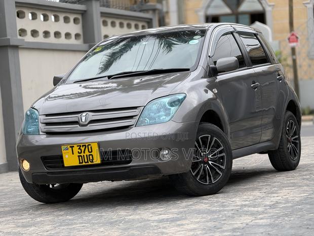 Toyota IST 2005 Gray