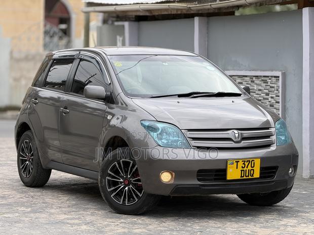 Toyota IST 2005 Gray