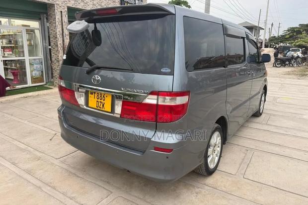 Toyota Alphard 2004 Gray