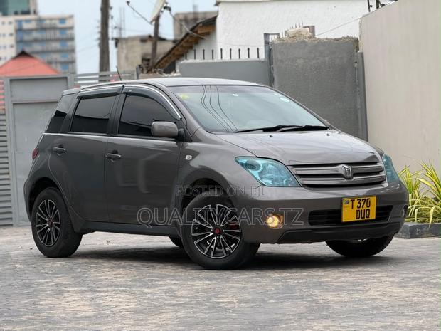 Toyota IST 2005 Gray