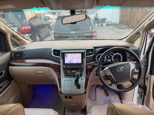 Toyota Vanguard 2008 White