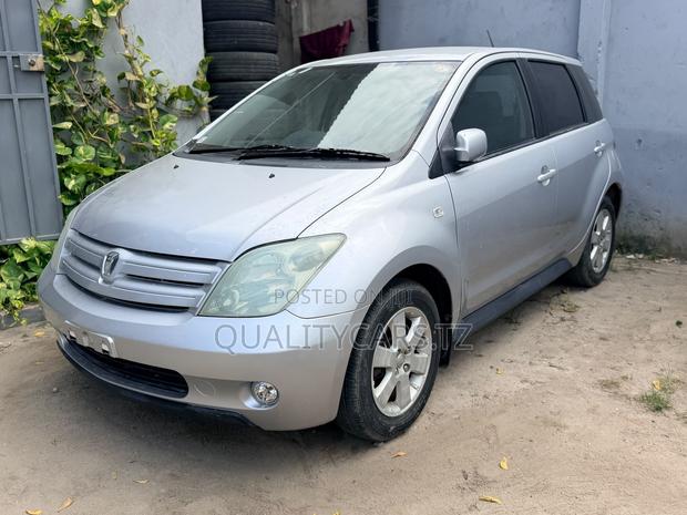 Toyota IST 2002 Silver