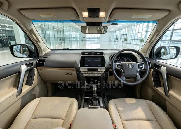 Toyota Land Cruiser Prado 2023 Black