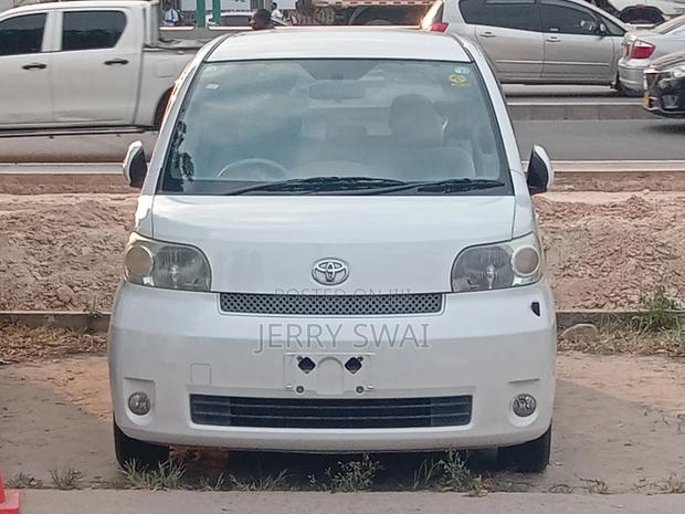Toyota Porte 2008 White