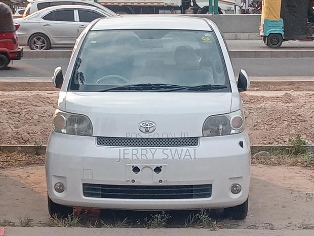 Toyota Porte 2008 White