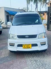 Toyota Noah 2001 White for sale