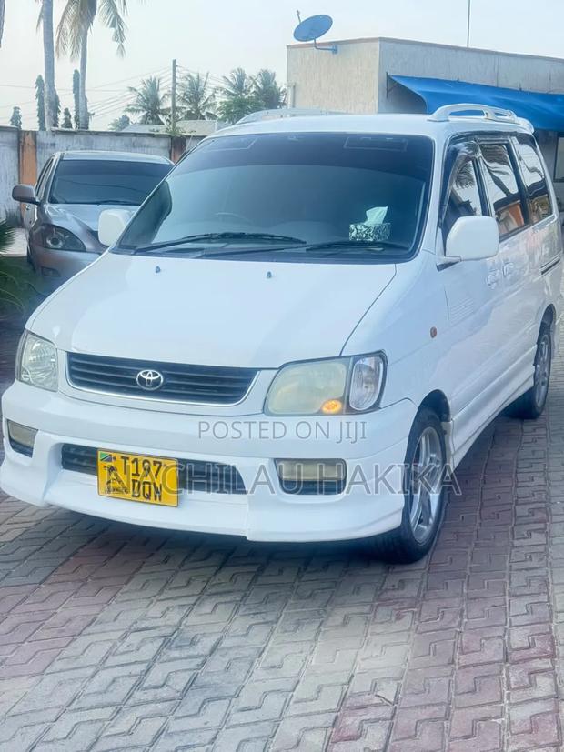 Toyota Noah 2001 White
