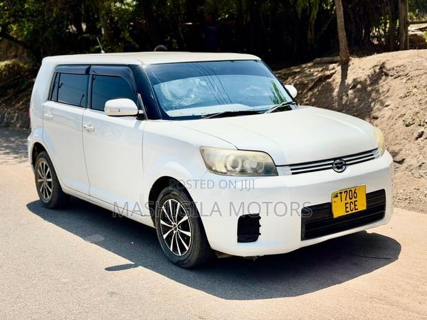 Toyota Corolla Rumion 2007 White