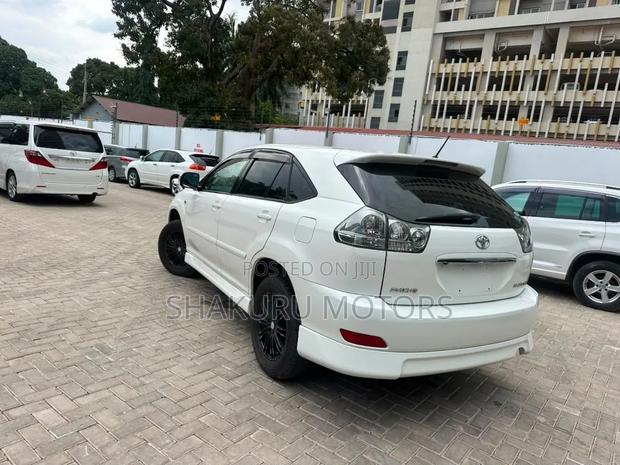 Toyota Harrier 2006 White