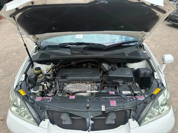 Toyota Harrier 2006 White
