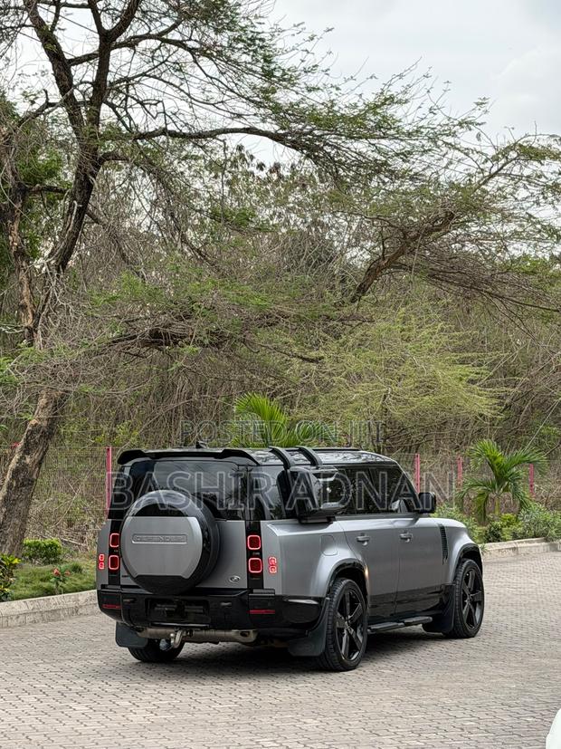 Land Rover Defender 2024 Gray