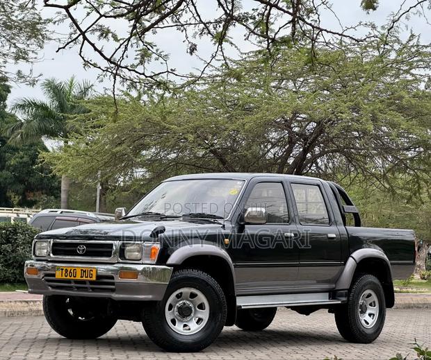 Toyota Hilux 1998 Black