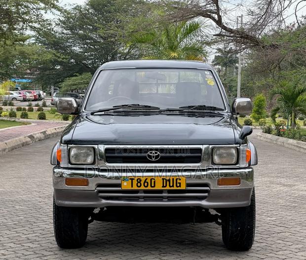Toyota Hilux 1998 Black