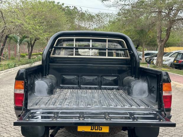 Toyota Hilux 1998 Black