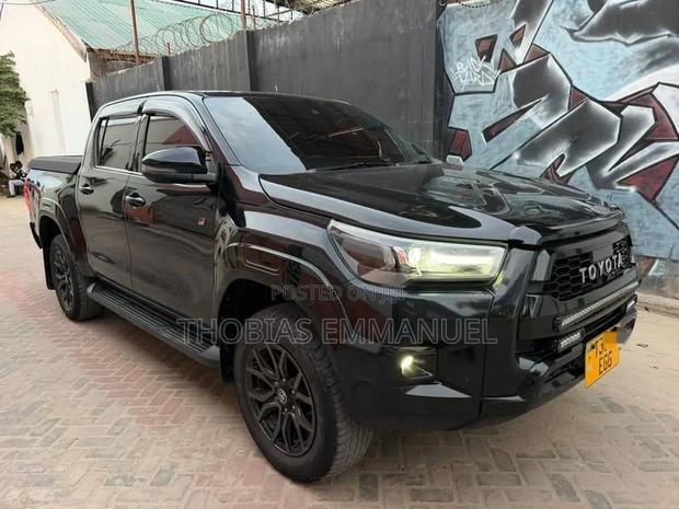 Toyota Hilux 2022 Black