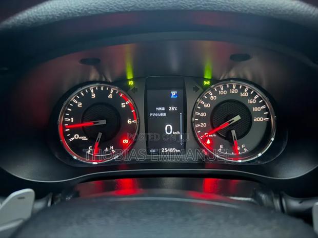 Toyota Hilux 2022 Black