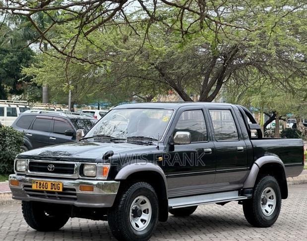 Toyota Hilux 1998 Black