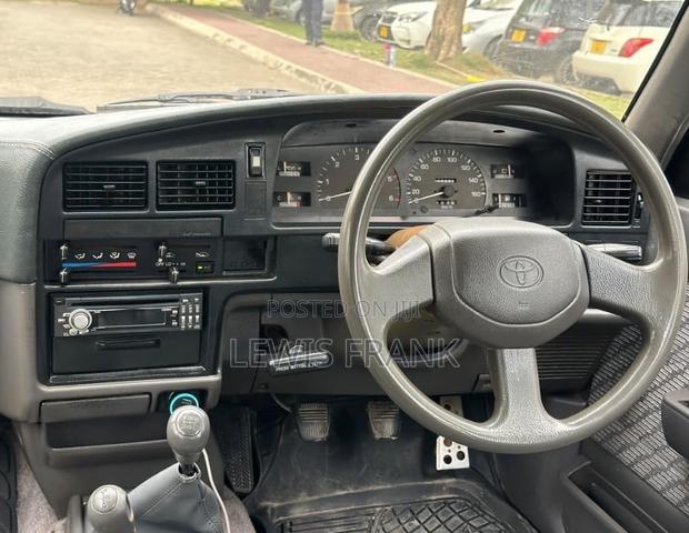 Toyota Hilux 1998 Black