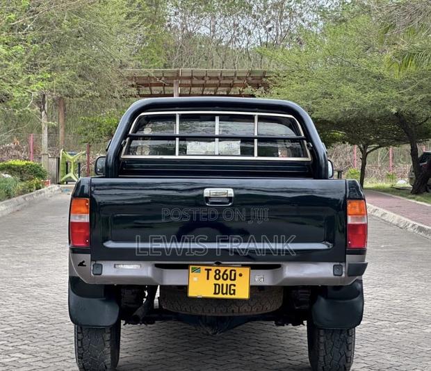 Toyota Hilux 1998 Black