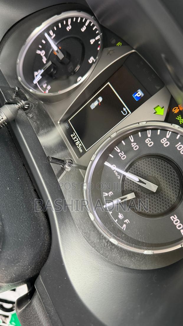 Toyota Hilux 2023 Off white