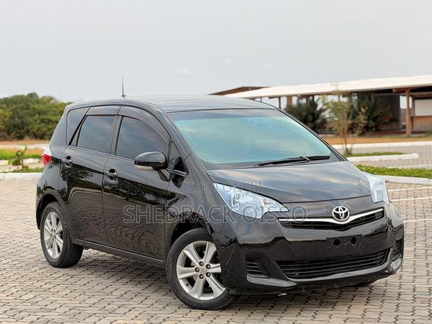 Toyota Ractis 2012 Black