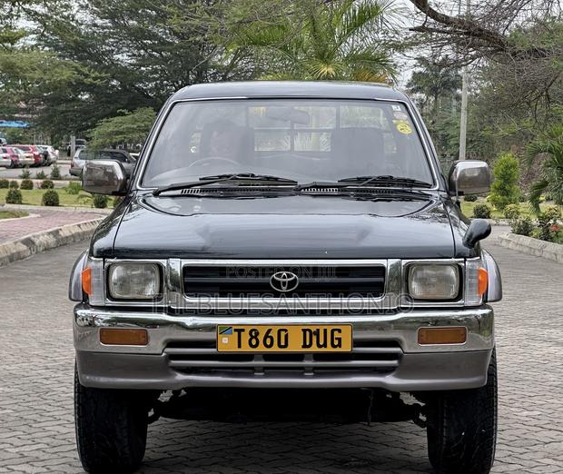 Toyota Hilux 1997 Black