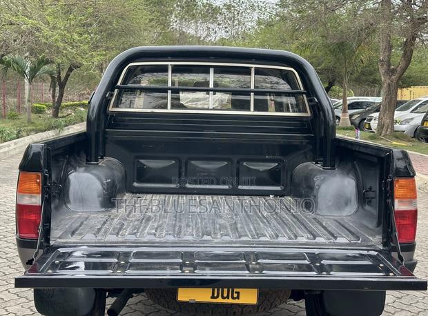 Toyota Hilux 1997 Black