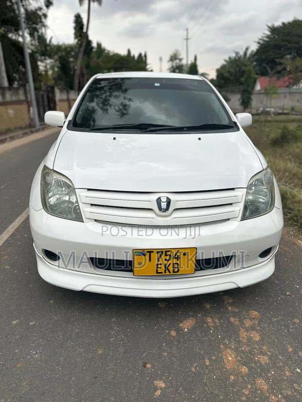 Toyota IST 2005 White