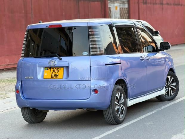 Toyota Sienta 2006 Blue