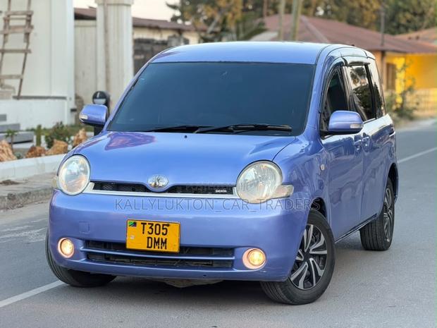 Toyota Sienta 2006 Blue