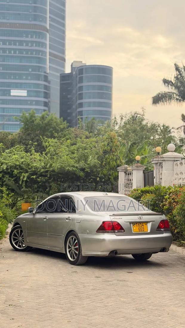 Toyota Crown 2006 Silver