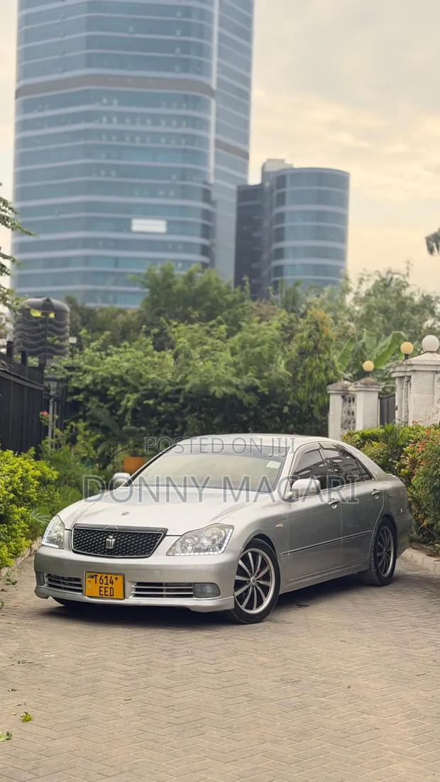 Toyota Crown 2006 Silver