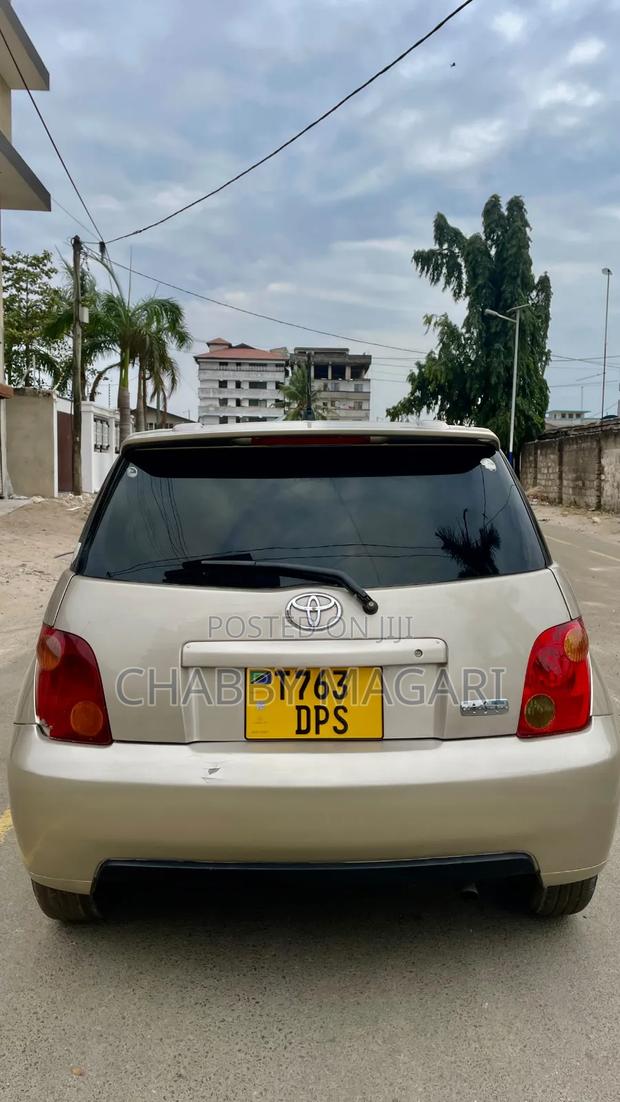 Toyota IST 2003 Gold
