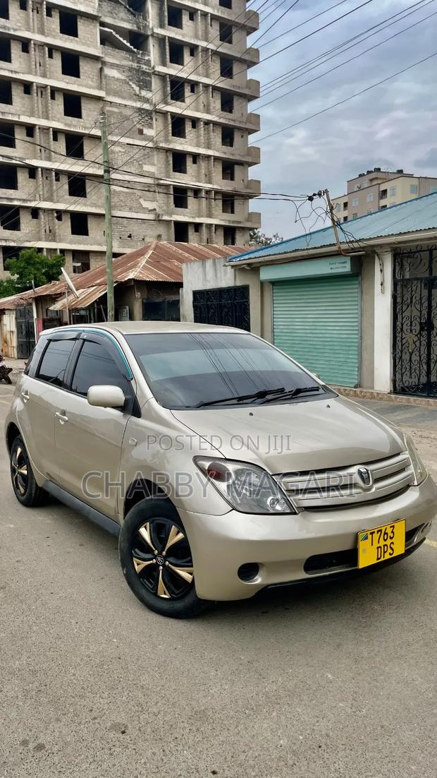 Toyota IST 2003 Gold