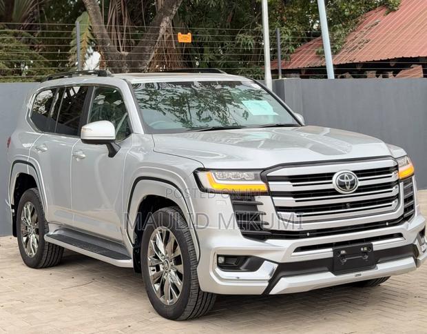 Toyota Land Cruiser 2024 Silver