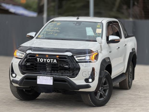 Toyota Hilux 2023 White