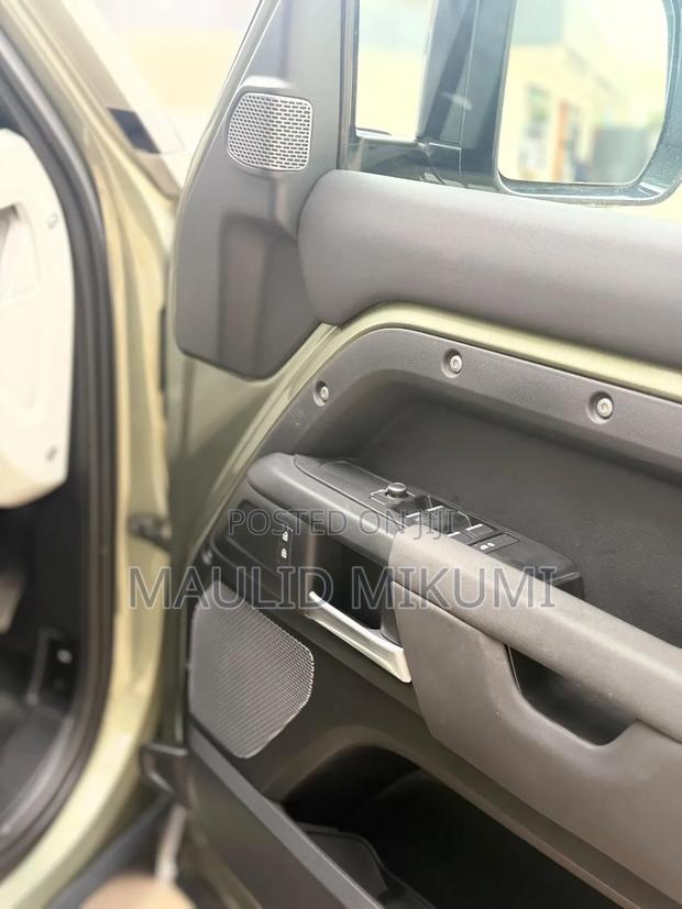 Land Rover Defender 2022 Silver