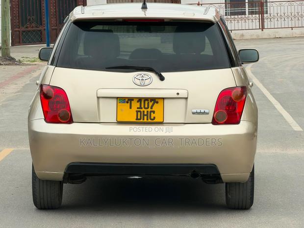 Toyota IST 2006 Gold