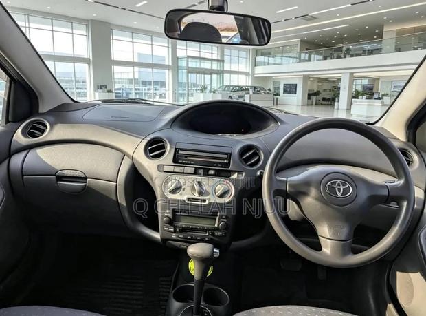Toyota Vitz 2003 White