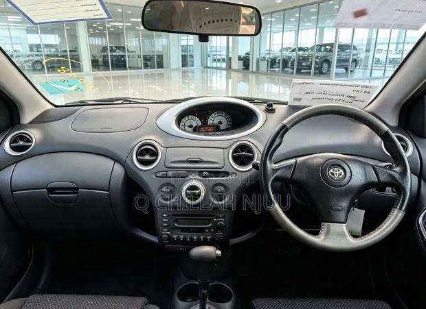 Toyota Vitz 2003 Silver