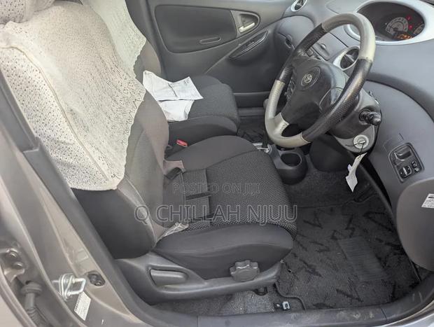 Toyota Vitz 2003 Silver