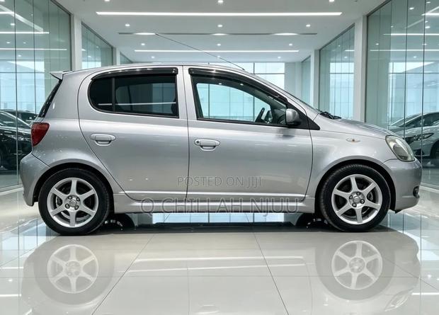 Toyota Vitz 2003 Silver