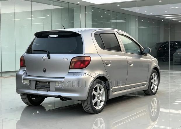 Toyota Vitz 2003 Silver