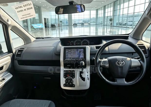 Toyota Noah 2010 Gray